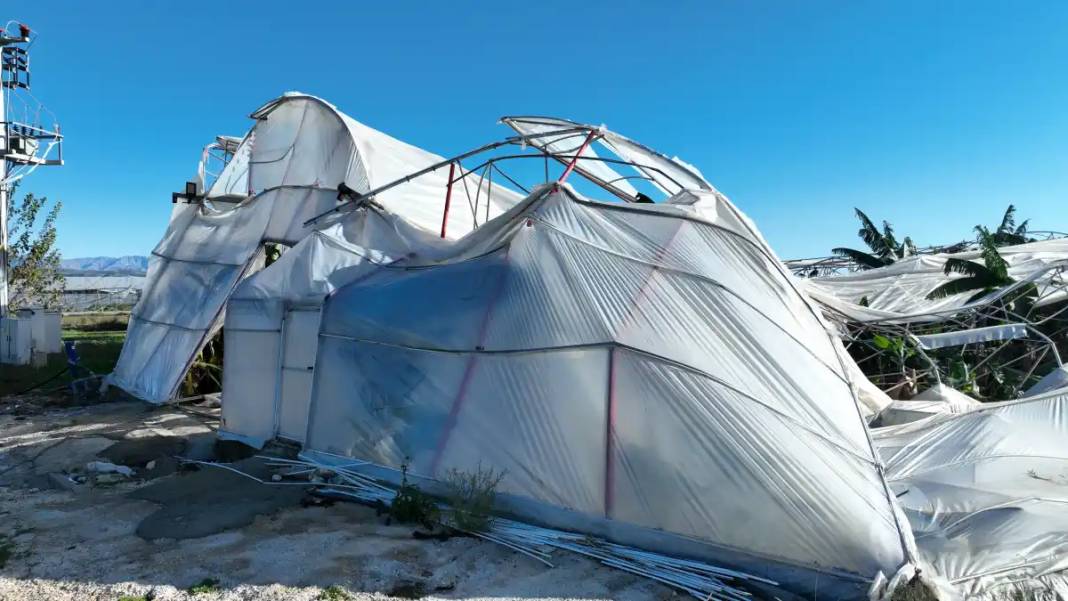 Antalya'da Hortumun Vurduğu Seralara Acil Destek 10